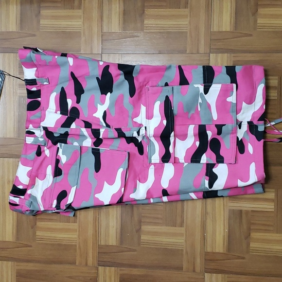 COTTON NET pink camo cargo shorts - Picture 10 of 16